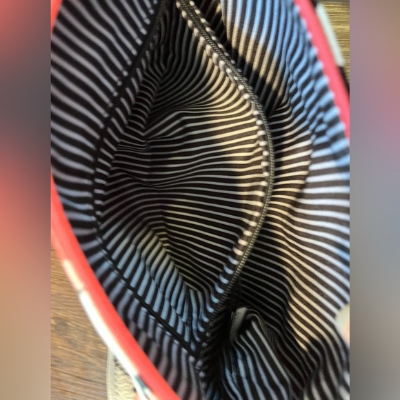 NWOT Giani Bernini crossbody bag. Non-leather. Adjustable strap. - Picture 14 of 15